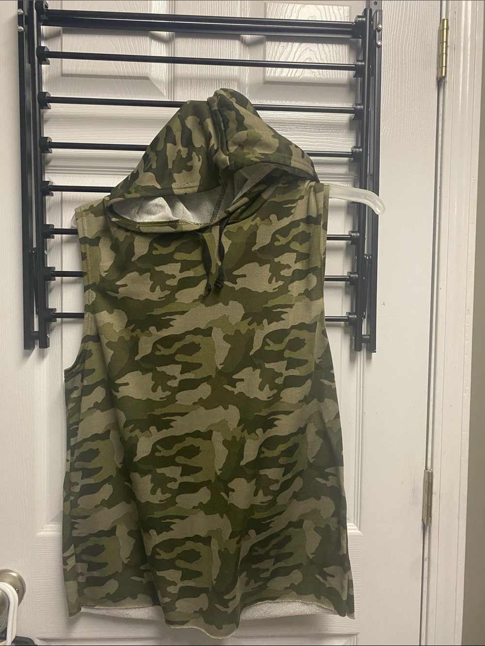 NWOT camouflage sleeveless hoodie